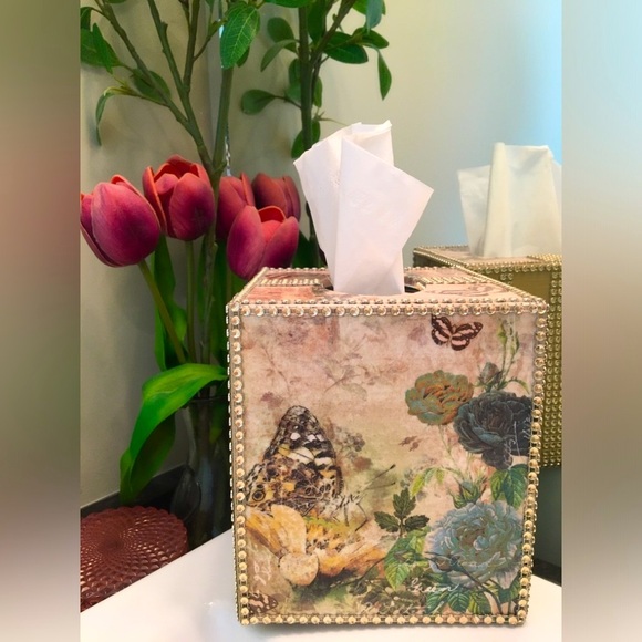 HANDMADE GARDEN BLING THEMED TISSUE BOX - Picture 2 of 10